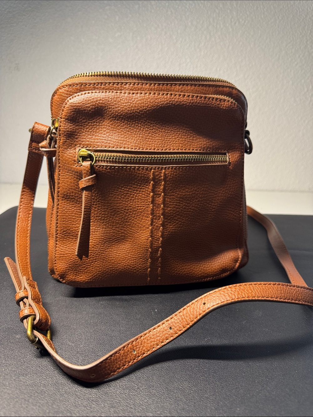 Leather Crossbody Bag in Cognac Brown - Unbranded